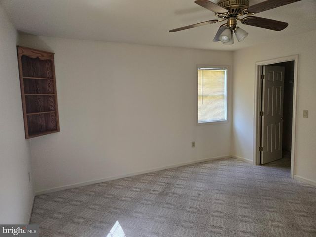 6 ROSEMONT DR, Myerstown, PA 17067