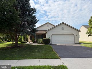 6 ROSEMONT DR, Myerstown, PA 17067