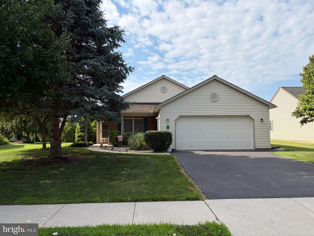 6 ROSEMONT DR, Myerstown, PA 17067