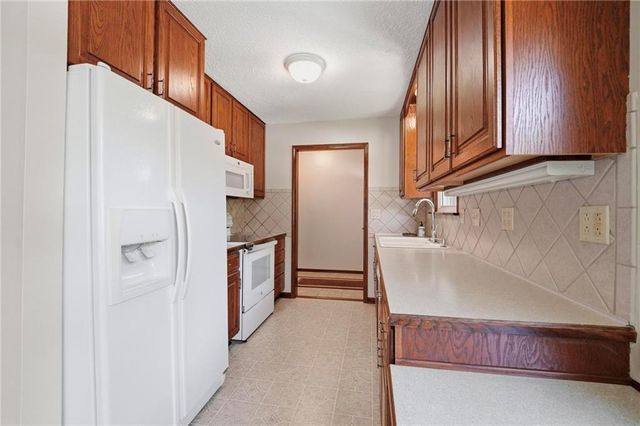 1905 SW Ensley Lane, Lee's Summit, MO 64081