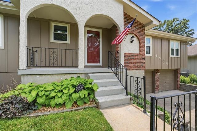 1905 SW Ensley Lane, Lee's Summit, MO 64081