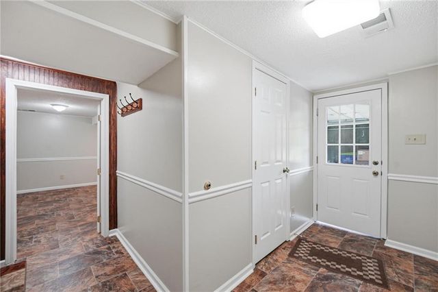 1905 SW Ensley Lane, Lee's Summit, MO 64081