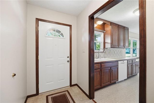 1905 SW Ensley Lane, Lee's Summit, MO 64081