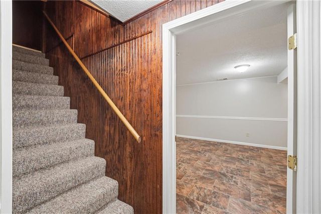 1905 SW Ensley Lane, Lee's Summit, MO 64081