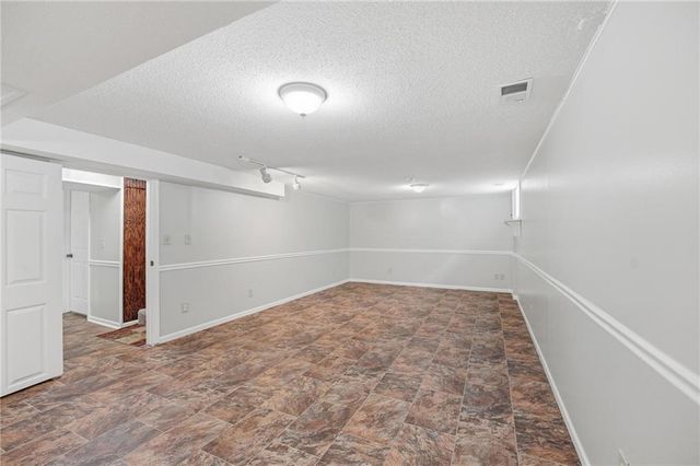 1905 SW Ensley Lane, Lee's Summit, MO 64081