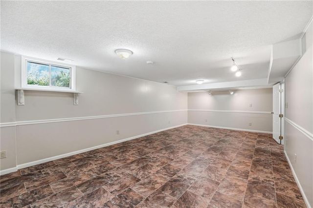 1905 SW Ensley Lane, Lee's Summit, MO 64081