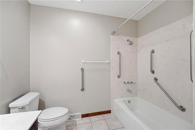 1905 SW Ensley Lane, Lee's Summit, MO 64081