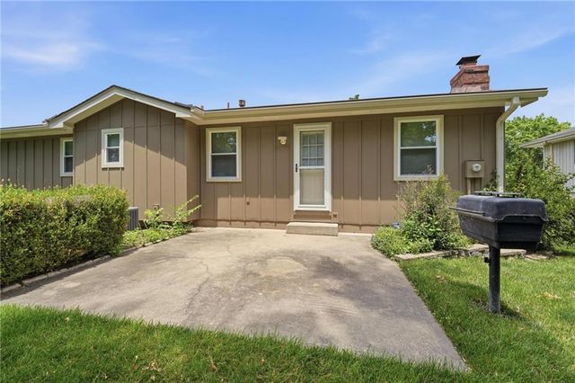1905 SW Ensley Lane, Lee's Summit, MO 64081