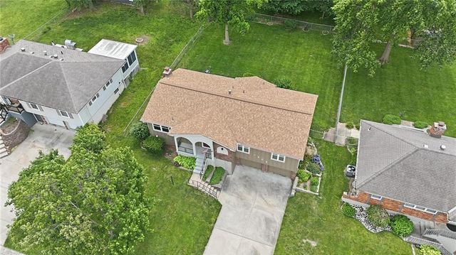 1905 SW Ensley Lane, Lee's Summit, MO 64081