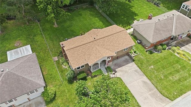 1905 SW Ensley Lane, Lee's Summit, MO 64081