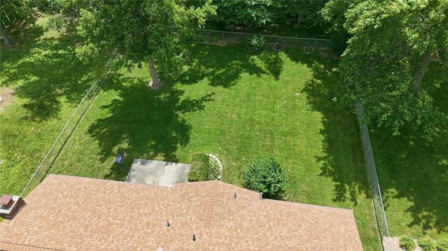 1905 SW Ensley Lane, Lee's Summit, MO 64081
