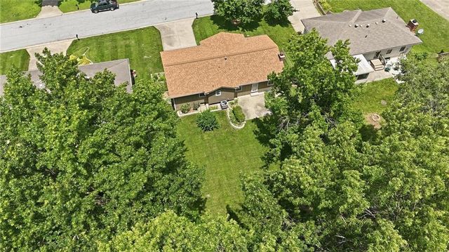 1905 SW Ensley Lane, Lee's Summit, MO 64081
