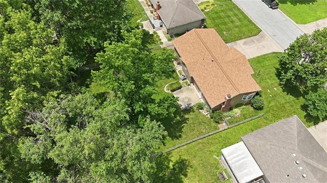 1905 SW Ensley Lane, Lee's Summit, MO 64081