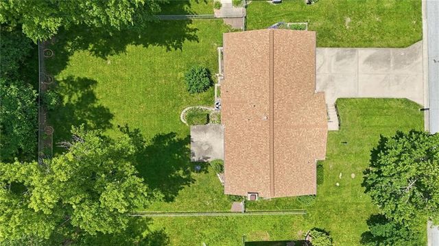 1905 SW Ensley Lane, Lee's Summit, MO 64081