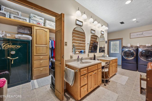 755 Farmington Way, Maryville, TN 37801