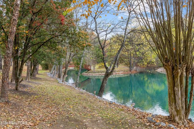 755 Farmington Way, Maryville, TN 37801