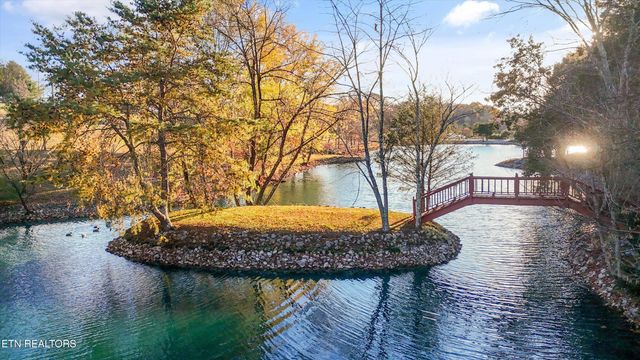 755 Farmington Way, Maryville, TN 37801