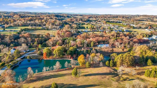 755 Farmington Way, Maryville, TN 37801