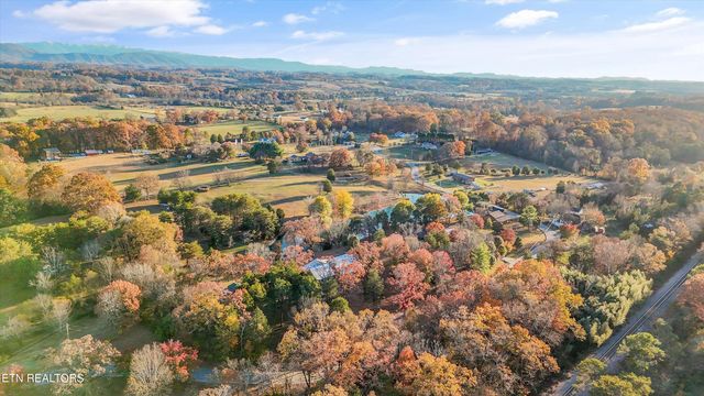 755 Farmington Way, Maryville, TN 37801