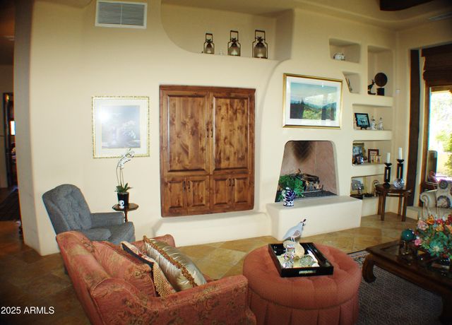 7373 E CLUBHOUSE Drive 8, Scottsdale, AZ 85266