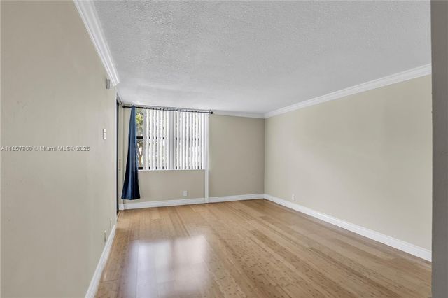 105 Lake Emerald Dr 215, Oakland Park, FL 33309