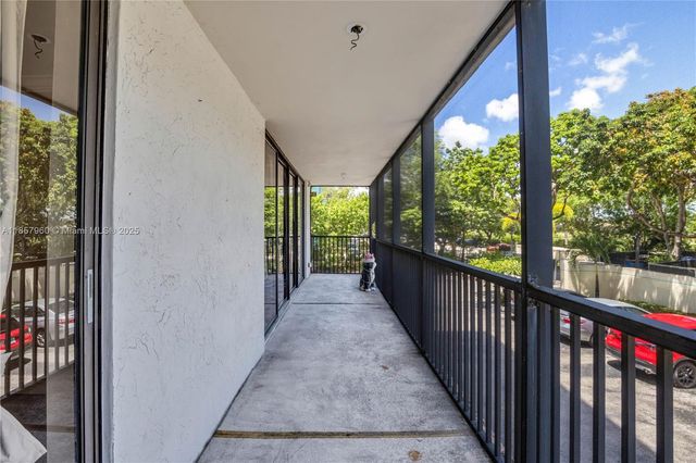 105 Lake Emerald Dr 215, Oakland Park, FL 33309