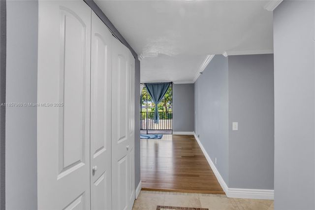105 Lake Emerald Dr 215, Oakland Park, FL 33309