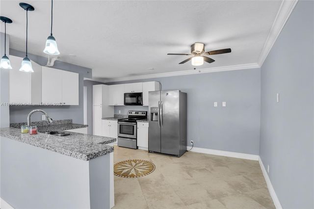 105 Lake Emerald Dr 215, Oakland Park, FL 33309