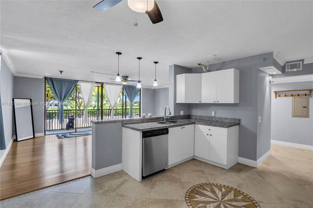 105 Lake Emerald Dr 215, Oakland Park, FL 33309