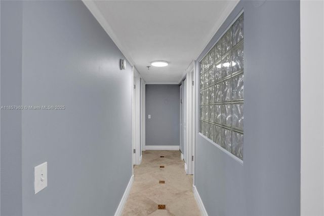 105 Lake Emerald Dr 215, Oakland Park, FL 33309