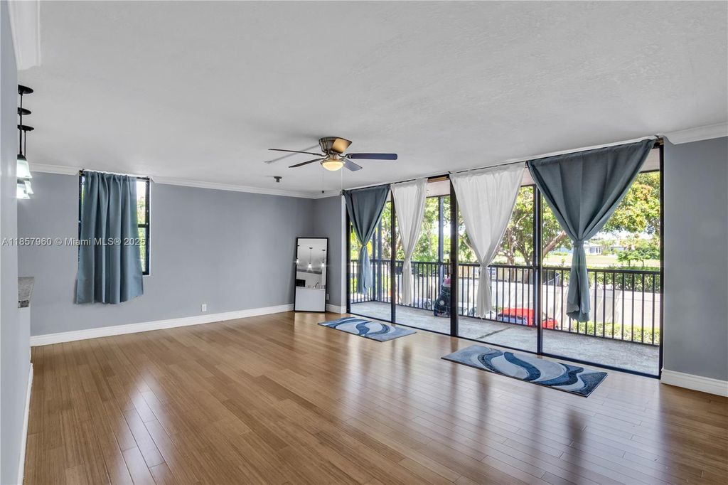 105 Lake Emerald Dr 215, Oakland Park, FL 33309