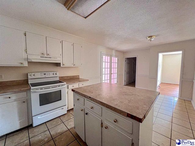 1032 Edgewood Dr., Hartsville, SC 29550