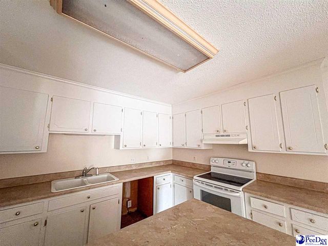 1032 Edgewood Dr., Hartsville, SC 29550