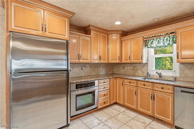 5379 Meadow Wood Boulevard, Lyndhurst, OH 44124