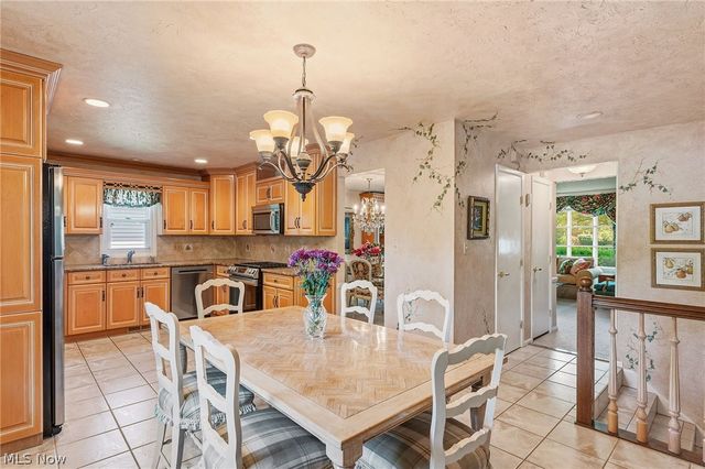 5379 Meadow Wood Boulevard, Lyndhurst, OH 44124