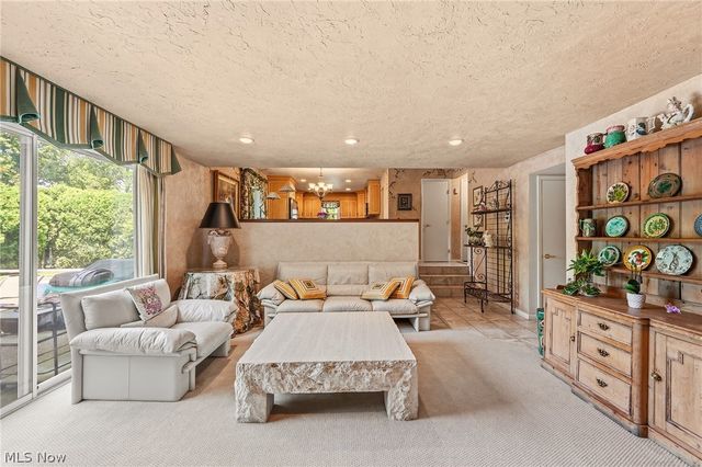 5379 Meadow Wood Boulevard, Lyndhurst, OH 44124