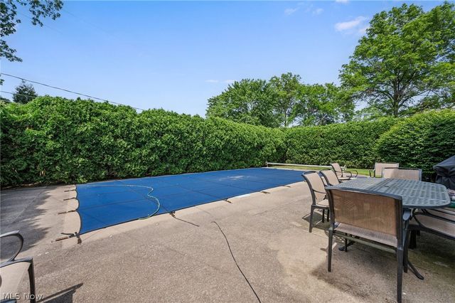 5379 Meadow Wood Boulevard, Lyndhurst, OH 44124