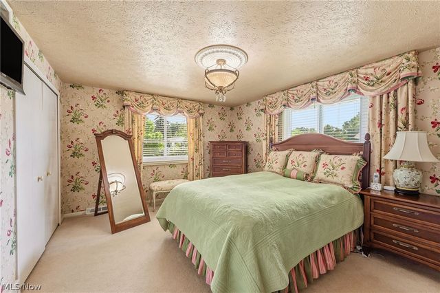 5379 Meadow Wood Boulevard, Lyndhurst, OH 44124