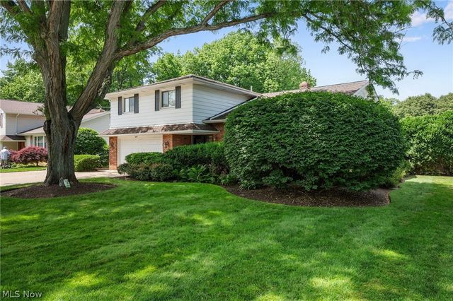 5379 Meadow Wood Boulevard, Lyndhurst, OH 44124