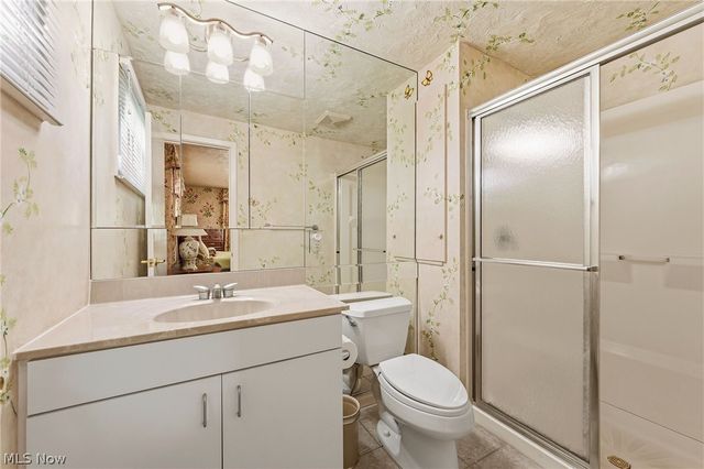 5379 Meadow Wood Boulevard, Lyndhurst, OH 44124