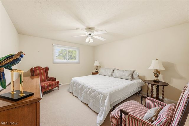 5379 Meadow Wood Boulevard, Lyndhurst, OH 44124