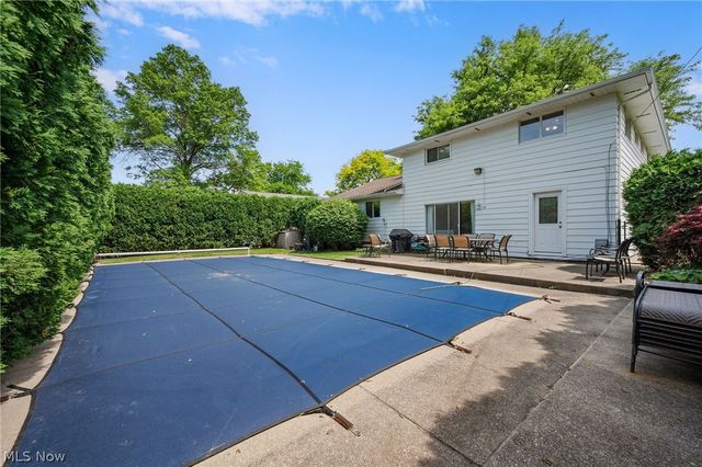 5379 Meadow Wood Boulevard, Lyndhurst, OH 44124
