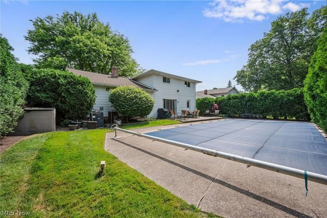 5379 Meadow Wood Boulevard, Lyndhurst, OH 44124