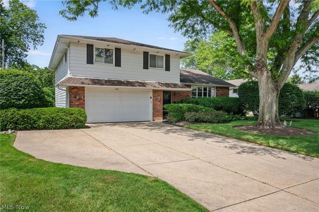 5379 Meadow Wood Boulevard, Lyndhurst, OH 44124