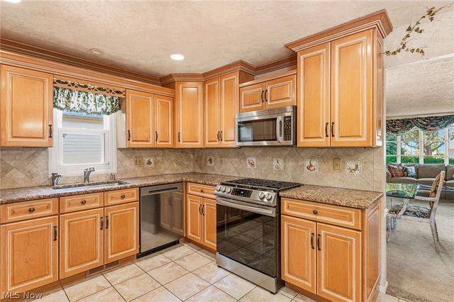 5379 Meadow Wood Boulevard, Lyndhurst, OH 44124