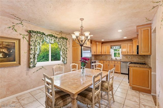 5379 Meadow Wood Boulevard, Lyndhurst, OH 44124