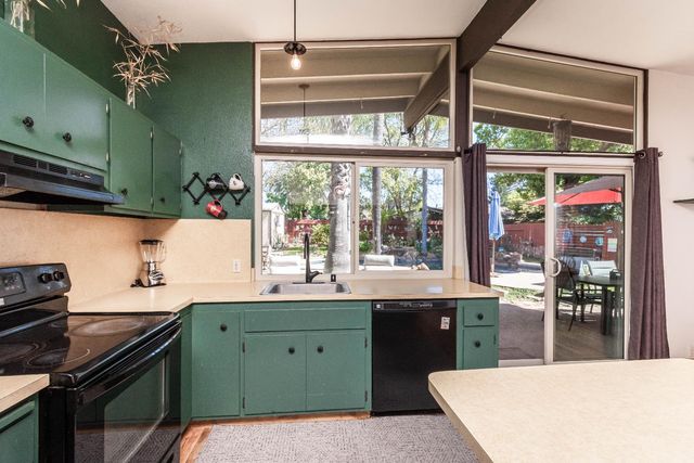 8772 Contemporary Ct, Elk Grove, CA 95624