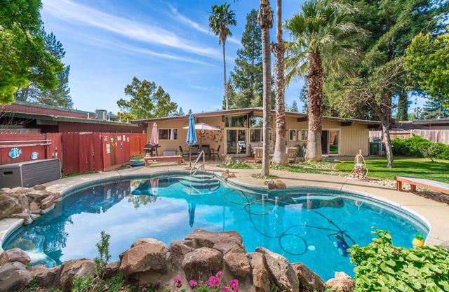 8772 Contemporary Ct, Elk Grove, CA 95624