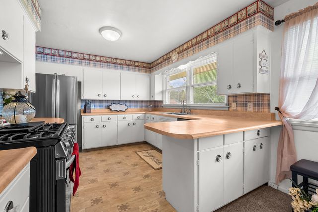 407 E Van Buren Street, Gobles, MI 49055
