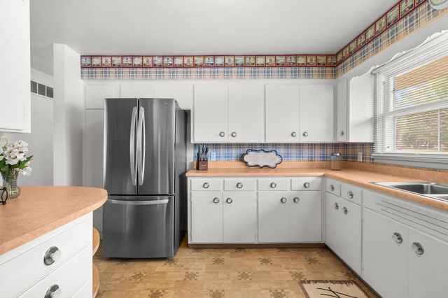 407 E Van Buren Street, Gobles, MI 49055